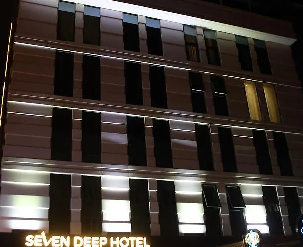ホテル Seven Deep 4*