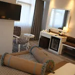 Hotel Seven Deep 4*